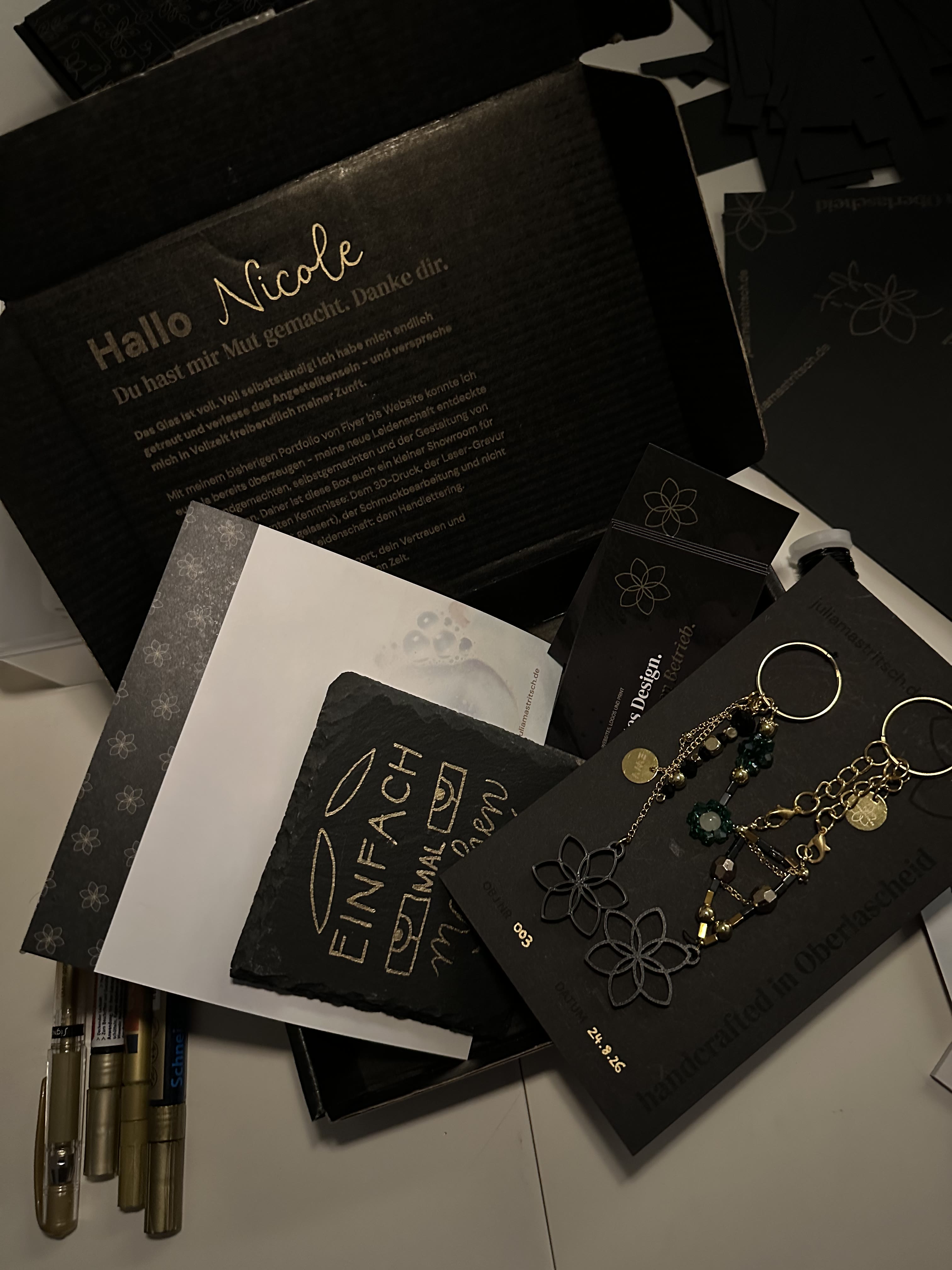 Werkstattfoto: Verpackung und Gestaltung der Thank-You-Box